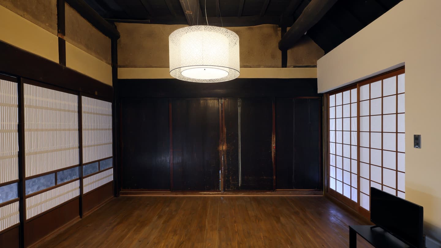 神戸市西区の茅葺古民家を移住希望者のお試し住居としてリノベーション